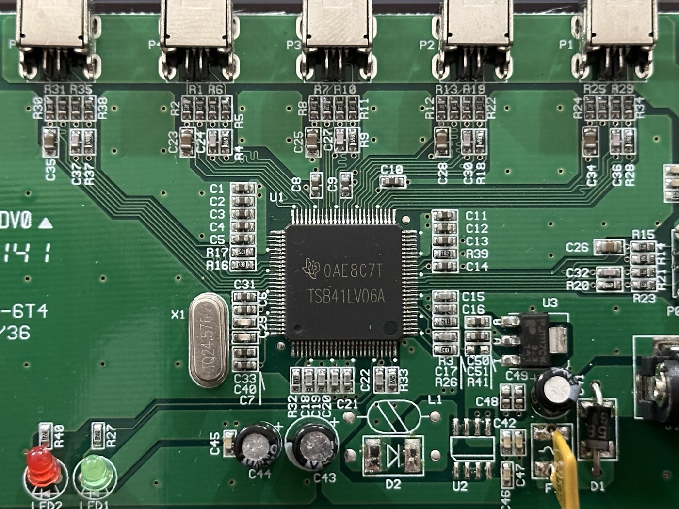 A closer look at the TSB41LV06A chip itself