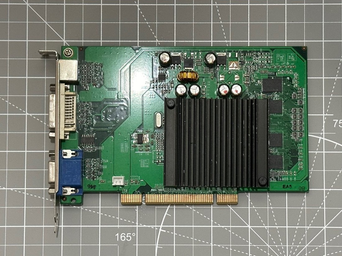 GeForce 6200 PCI, rear view showing the passive heatsink and DVI/VGA outputs