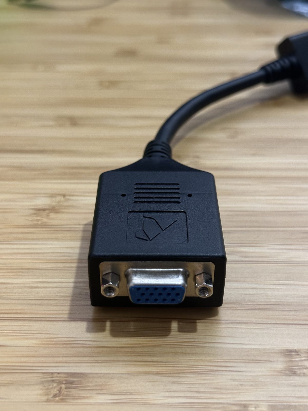 The dongle's HD15/VGA connector